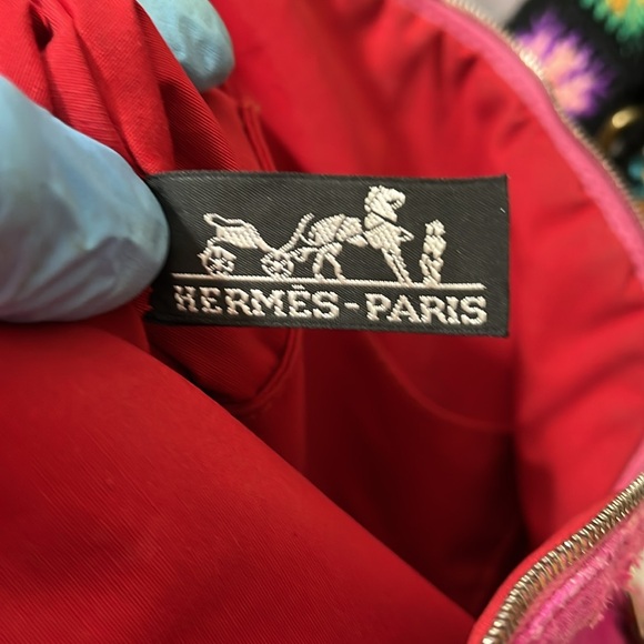 Hermès Vintage PINK Silk Clutch Crossbody Bag. RUBBING ON SILK ALONG THE ZIPPER - Picture 13 of 16